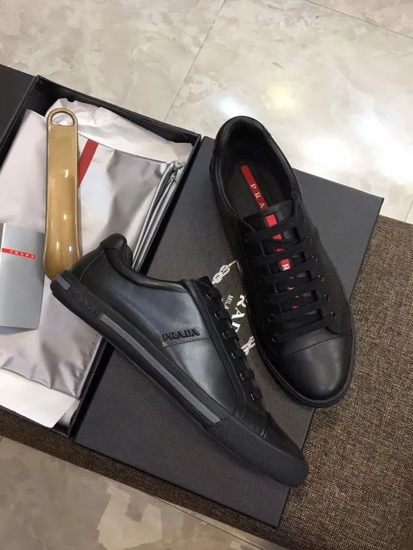 Factory price: 400💰Prada spring and summer men's genuine leather sports shoes, the highest version on the market, any comparison is welcome🆚! The original leather has excellent texture and is super high-end! Fetal sheep lining imported from Italy, removable pad! Luxurious materials and fine workmanship, highly recommended! Code number: 38-44, customized 45